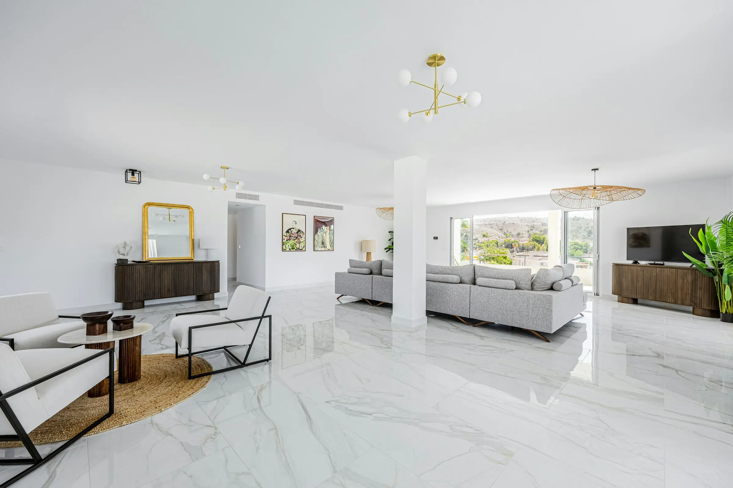 Interior moderno, luminoso e impecable en Quito
